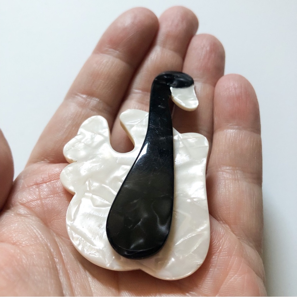 Vintage Lea Stein Paris black & white figural swan brooch pin repaired? - Picture 2 of 11